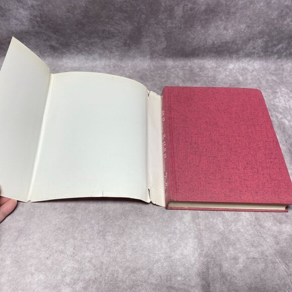 All-Bisque & Half-Bisque Dolls By Genevieve Angione Hardcover 1969 - Picture 2 of 9